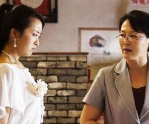 Nàng dâu đứng dậy ngay khỏi mâm cơm sau một lời nhận xét của mẹ chồng, thế nhưng phản ứng của chồng mới khiến người ta bức xúc!