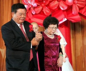 Tỷ phú Trung Quốc và cuộc hôn nhân sắp đặt cùng bà vợ mù chữ: Bán của hồi môn khởi nghiệp, suýt ly hôn bởi kẻ thứ ba và quyết định cực sốc với tài sản tỷ đô!