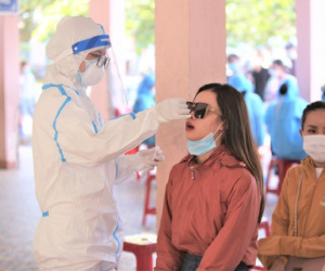 Con gái chủ quán cơm gà bị lây Covid-19 từ bố đã đến những nơi nào?