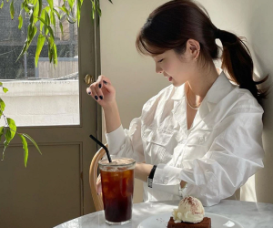 Hair stylist bật mí chiêu buộc tóc thấp tạo góc nghiêng thần thánh, giúp mặt thon gọn mà gái Hàn mới biết