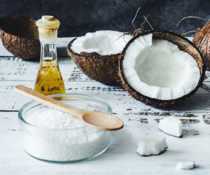 Dùng dầu dừa chữa bệnh Covid-19: Chuyên gia nói gì?