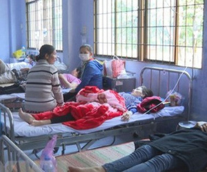 Ăn mỳ tôm xào trứng ông mang về từ đám cưới, 2 cháu nhỏ tử vong thương tâm