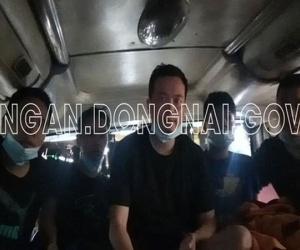 Xe khách chở 5 người Trung Quốc nhập cảnh trái phép trốn từ vùng dịch Bắc Giang vào Đồng Nai, ẩn nấp trong thùng carton