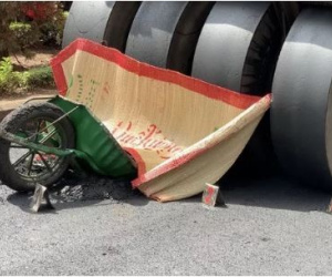 Hi hữu: Xe lu tông chết công nhân đang làm đường