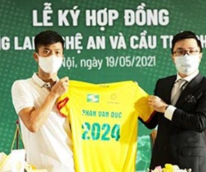 Phan Văn Đức đồng ý ở lại SLNA với giá cực cao