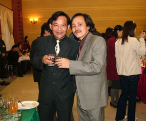 Là 'cặp bài trùng' cả trên sân khấu lẫn ngoài đời, Quang Tèo và Giang Còi lại quan điểm trái ngược về chuyện nghệ sĩ thổi phồng khi quảng cáo