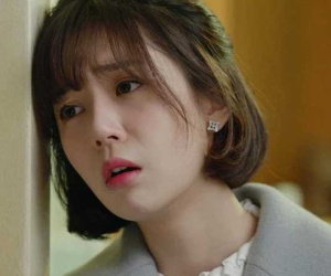 Thấy bố mẹ tôi đem gà từ quê lên, chồng mở ra xem rồi ném thẳng vào thùng rác