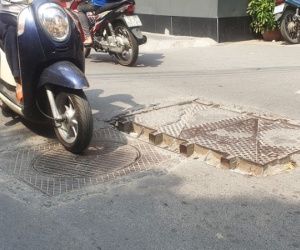 Những nắp cống như bẫy người nhan nhản trên đường phố Hà Nội