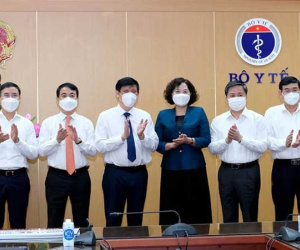 4 ngân hàng lớn Vietcombank, Vietinbank, BIDV và Agribank trao tặng 100 tỷ đồng vào quỹ mua vắc xin Covid-19