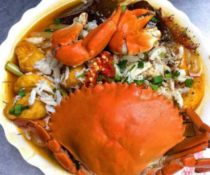Quán bánh canh cua vỉa hè ngon nức tiếng, bát đắt nhất lên đến 200.000 đồng