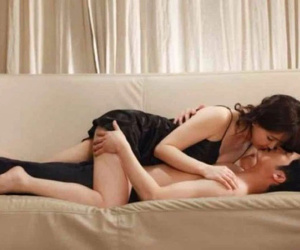 Nửa đêm mặc váy ngủ gợi cảm 'mời gọi' chồng nhưng nhận về cái kết tê tái, đáp án vào hôm sau mới khiến cô vợ được 'thông não'