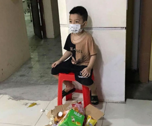 Bé trai 6 tuổi một mình đi nhận kết quả dương tính SARS-CoV-2: Đã được chuyển đi điều trị cùng mẹ
