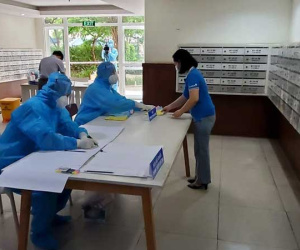 Điểm bầu cử đặc biệt nhất TP.HCM: Cư dân trong khu cách ly chung cư Sunview Town hạn chế tiếp xúc khi bỏ phiếu