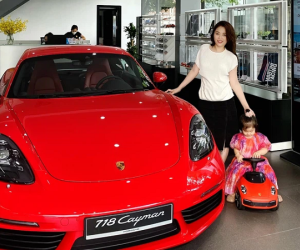 Đỉnh như Hằng Túi: '1 nách 5 con' vẫn dư tiền tậu xế hộp 5 tỷ, song tất cả sự chú ý lại dồn hết về bé Sam bên chiếc 'siêu xe' mini