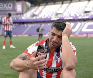 Vô địch La Liga, Suarez rơi nước mắt nói về Barcelona