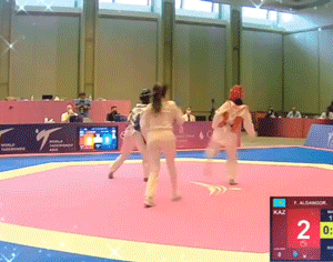CLIP: Võ sĩ Việt Nam tung liên hoàn cước khiến đối thủ đo sàn, giành lấy tấm vé dự Olympic