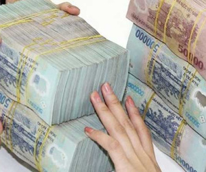 Lãi suất bất ngờ tăng cao lên đỉnh, vay vốn sẽ ngày càng đắt đỏ