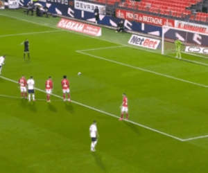 Run chân không đá nổi penalty, Neymar cùng PSG nhận cái kết đầy cay đắng