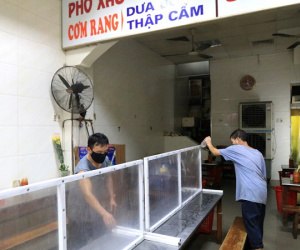 NÓNG: Từ 12h ngày 25/5, Hà Nội tạm dừng hoạt động quán cắt tóc, gội đầu, liên hoan đông người; đồ ăn, uống chỉ bán mang về