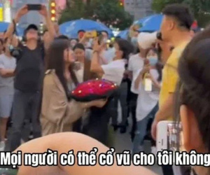 Cố tình tỏ tình giữa phố đông người để ép cô gái phải đồng ý và cái kết bất ngờ nhớ đời cho chàng trai: Đừng 'nhây' với phụ nữ!