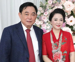Bà Phương Hằng tiết lộ 'sống thử' với ông Dũng 'lò vôi' 4 năm mới cưới, nói luôn chuyện vợ bé ngay trên livestream