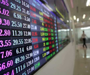 Công ty chứng khoán nói gì sau khi VN-Index áp sát mốc 1.300 điểm?