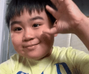 Tỷ phú trẻ nhất Việt Nam cho clip mới toanh lên sóng ngay lúc mẹ Phương Hằng livestream: Cao thủ của sự tranh thủ