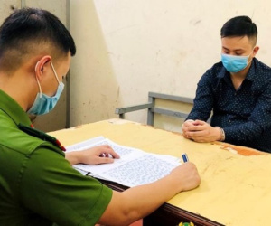 Đặt mua iPhone bằng tên giả rồi cướp giật của người giao hàng