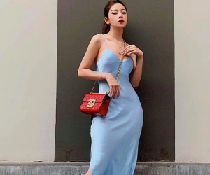 Mặc váy lụa mà gặp cơn gió to là thảm họa 'lộ hàng' ở ngay trước mắt, làm gì để phòng tránh đây?