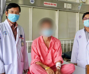 Vợ dùng kéo cắt đứt lìa dương vật của chồng lúc đang ngủ say rồi tự tay đưa đi cấp cứu