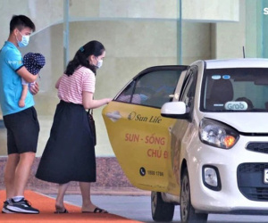 Quỳnh Anh kể khoảnh khắc cảm động trước giờ tạm biệt Duy Mạnh: Con trai đập cửa xe đòi ra với bố, Duy Mạnh chạy theo để bế con