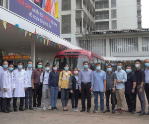 Những chuyên gia điều trị COVID-19 hàng đầu của Chợ Rẫy lên đường đến Bắc Giang