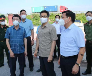Chùm ảnh: Phó Thủ tướng Vũ Đức Đam thị sát tại 'tâm dịch' Bắc Giang