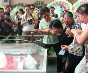 Thanh niên bỏ mạng vì cứu gia đình 4 người, kẻ vô ơn đã không dự đám tang lại còn buông một câu nói cay nghiệt gây phẫn nộ