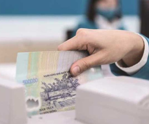 Doanh nghiệp lao đao vì lãi vay, lợi nhuận ngân hàng từ đâu?