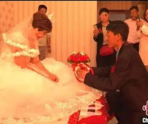 Đang lướt mạng thì thấy video vợ mình tổ chức đám cưới với kẻ khác, người đàn ông vội báo cảnh sát rồi nhận sự thật phũ phàng