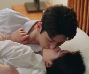 Lộ cảnh 18+ gây đỏ mặt của Triệu Lộ Tư, nam đồng nghiệp hôn lên môi rồi còn hôn lên ngực