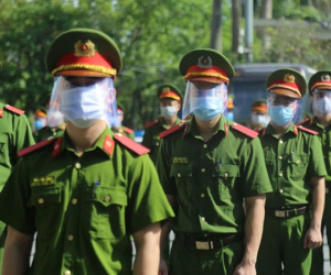 Ảnh: 300 học viên và 100 cảnh sát cơ động lên đường chi viện cho tỉnh Bắc Ninh