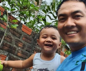 Canh ổi nhà hàng xóm để hái nhưng kết quả khiến hai bố con 'bất ngờ, ngỡ ngàng, ngơ ngác và bật ngửa'