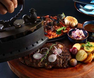 Bò bít tết bàn ủi nổi tiếng Sài thành, 300.000 - 400.000 đồng/suất nhưng khách đuổi mãi vẫn không hết
