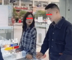 Ép người yêu mua điện thoại đắt tiền, gái xinh tung tuyệt chiêu không đỡ nổi, thanh niên ngậm ngùi móc ví mà lòng đau như cắt