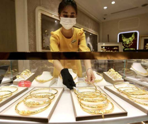 Giá vàng trụ ở mốc cao nhất trong 11 tháng qua