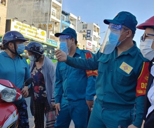 Video Gò Vấp: Dân lúng túng, giao thông ùn tắc ở chốt chặn sáng 31/5