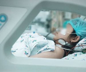 Bị cha mắng vì lướt Facebook suốt ngày, bé gái 13 tuổi uống thuốc trừ sâu tự tử