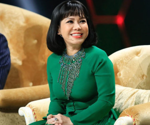 Việt Hương: Biệt thự to đẹp không ở, hột xoàn mua nhiều nhưng không đeo và quan điểm làm từ thiện