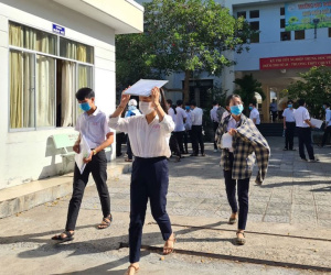 Thầy giáo mắc Covid-19 ở TP.HCM không đeo khẩu trang khi coi thi, hơn 100 giáo viên, học sinh trường Việt Úc phải đi cách ly
