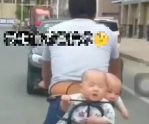Ông bố chở cặp song sinh đang ngủ gật trên ghế sau, ai thấy cũng vừa buồn cười vừa lo lắng