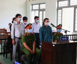 6 cựu lãnh đạo, cán bộ bệnh viện Phan Thiết hầu toà trong vụ án 'tham ô tài sản'