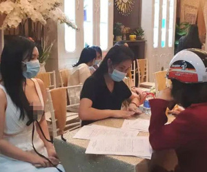 Hơn 30 người đến từ nhiều tỉnh thành tụ tập khai trương thẩm mỹ viện