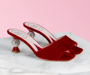 Ngắm loạt sandals của Lee Bo Young: Có một siêu phẩm gần 200 triệu thể hiện đúng đẳng cấp con dâu nhà tài phiệt